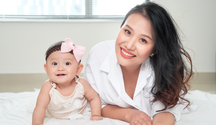 em bé được sinh ra khỏe mạnh, mẹ hạnh phúc