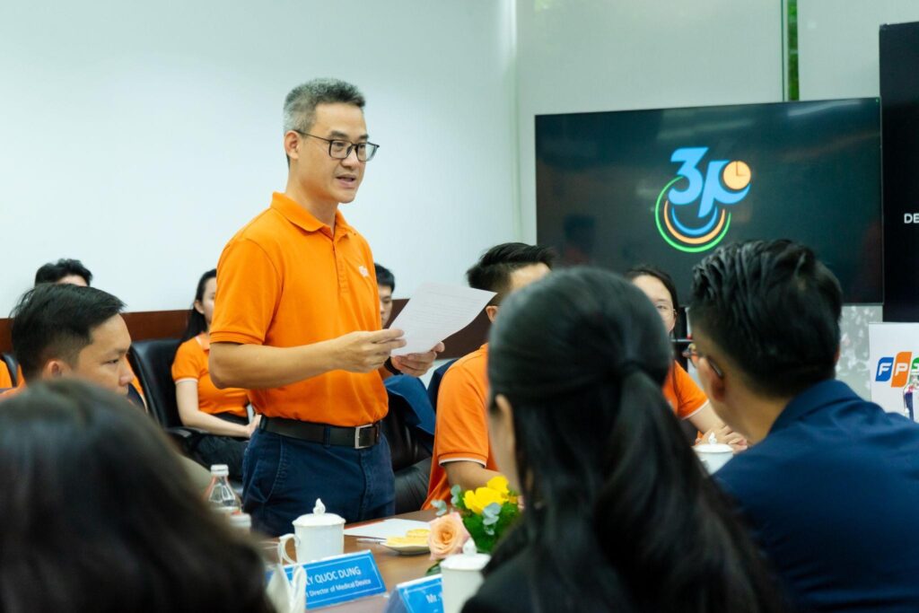 phó giám đốc FPT Telecom phát biểu tại buổi ký kết với